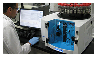 technician working with a TOC analyzer 